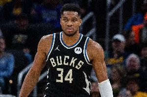 遭遇严防！字母哥首节6中2&4罚3中得到7分2篮板 出现2次失误